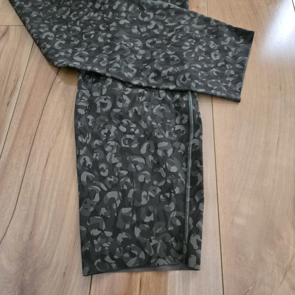 LuluLemon Base Pace High-Rise Tight Soft Leggings Green/Olive Multi Camo Size 12